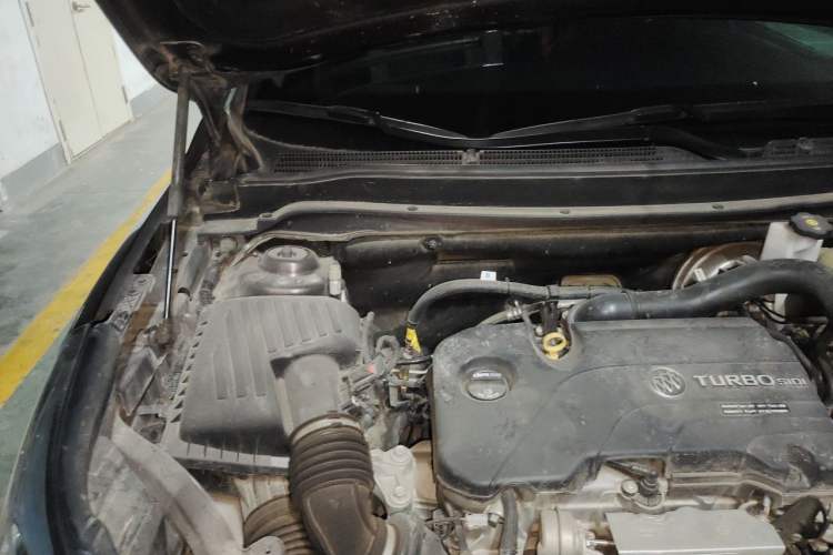 Used Buick Envision 2021 532T Two-Wheel-Drive Elite Version Engine Bay Right