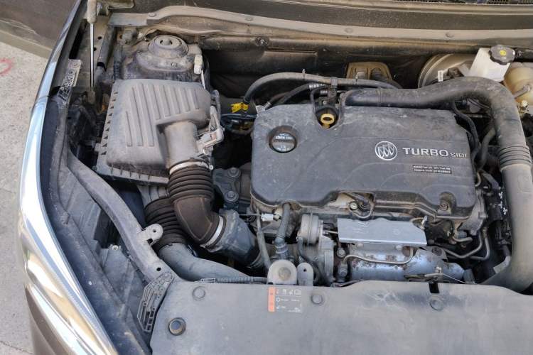 Used Buick Envision 2021 532T Two-Wheel-Drive Luxury Version Engine Bay Right