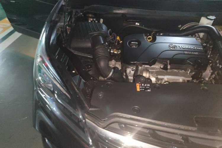 Used Buick Envision 2021 532T Two-Wheel-Drive Luxury Version Engine Bay Right