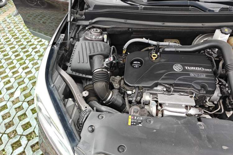 Used Buick Envision 2021 532T Two-Wheel-Drive Elite Version Engine Bay Right