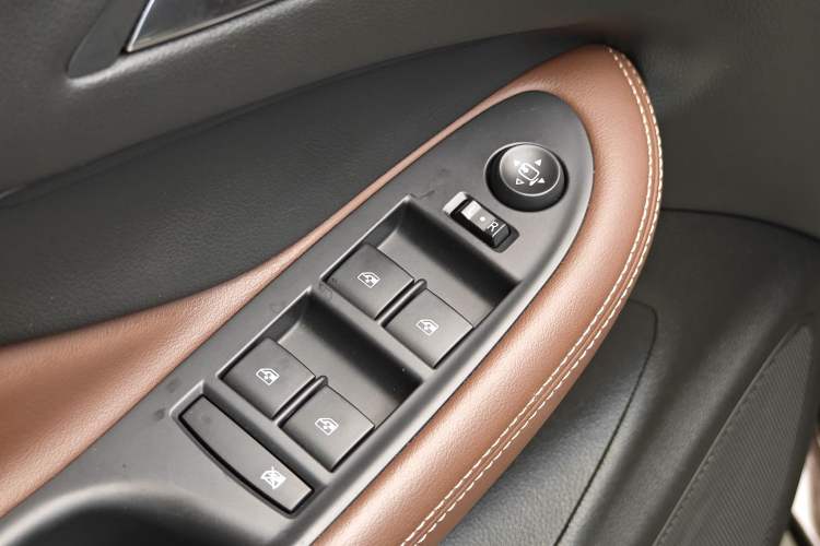Used Buick Envision 2021 532T Two-Wheel-Drive Luxury Version Interior 2