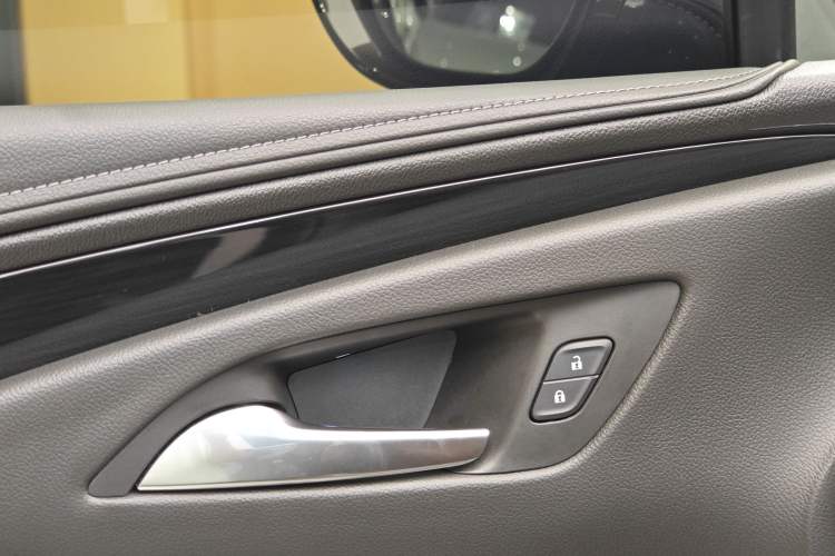 Used Buick Envision 2021 532T Two-Wheel-Drive Luxury Version Interior 3