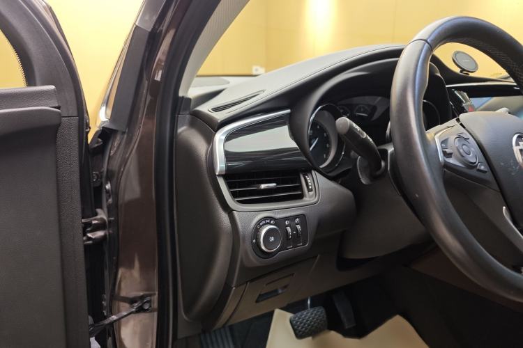 Used Buick Envision 2021 532T Two-Wheel-Drive Luxury Version Interior 5