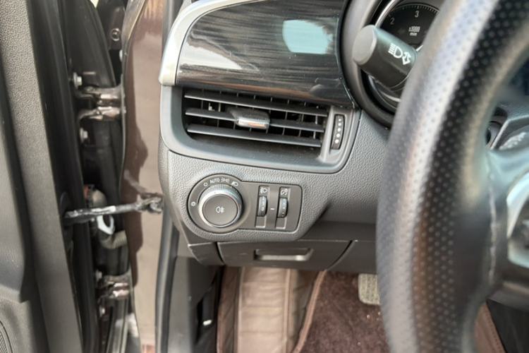 Used Buick Envision 2021 532T Two-Wheel-Drive Elite Version Interior 7