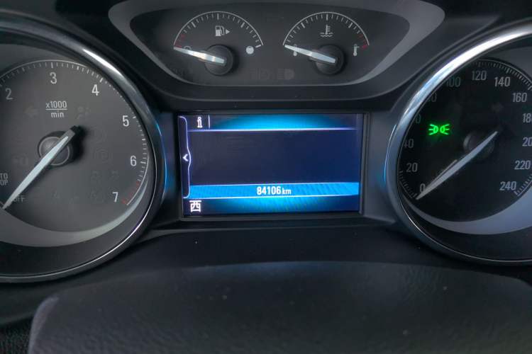 Used Buick Envision 2021 532T Two-Wheel-Drive Leading Version Odometer Close Up