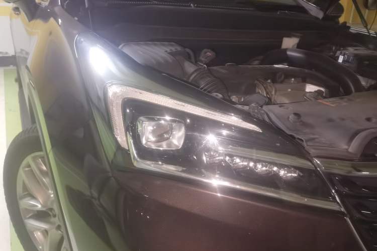 Used Buick Envision 2021 Encore Plus 652T Five-Seat All-Wheel-Drive Luxury Model Right Front Headlight