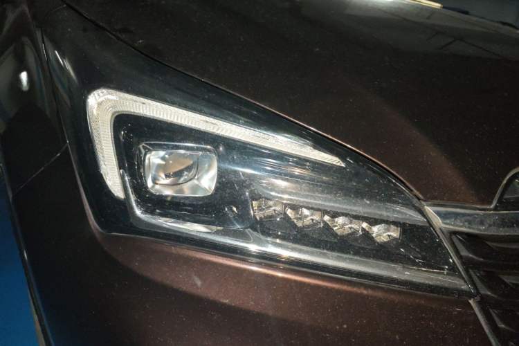 Used Buick Envision 2021 532T Two-Wheel-Drive Luxury Version Right Front Headlight