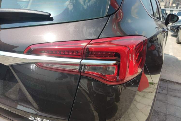 Used Buick Envision 2021 532T Two-Wheel-Drive Elite Version Right Rear Taillight