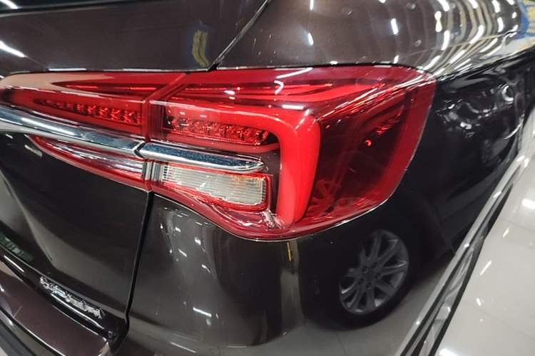 Used Buick Envision 2021 532T Two-Wheel-Drive Luxury Version Right Rear Taillight