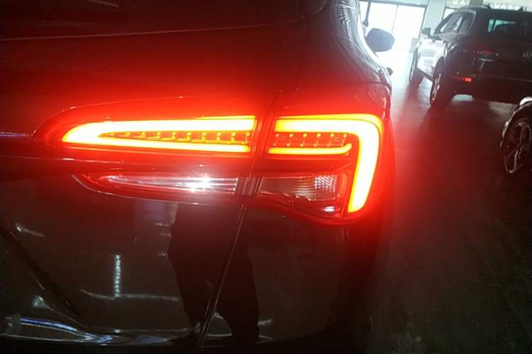 Used Buick Envision 2021 532T Two-Wheel-Drive Elite Version Right Rear Taillight