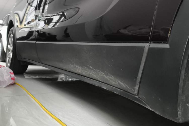 Used Buick Envision 2021 532T Two-Wheel-Drive Luxury Version Right Side Sill