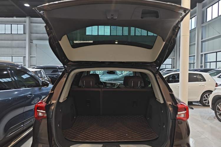 Used Buick Envision 2021 532T Two-Wheel-Drive Elite Version Trunk