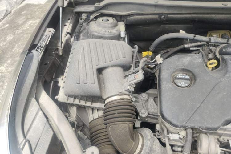 Used Buick Envision 2021 532T Two-Wheel-Drive Elite Version Engine Bay Right