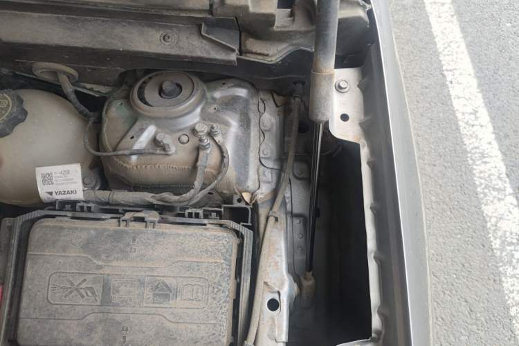 Used Buick Envision 2021 Encore Plus 652T Five-Seat Luxury Model Engine Bay Left