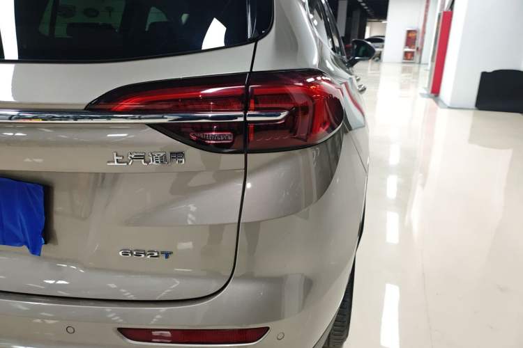 Used Buick Envision 2021 Encore Plus 652T Five-Seat Luxury Model Exterior 2