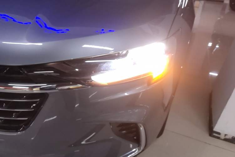 Used Buick Envision 2021 Encore Plus 652T Five-Seat All-Wheel-Drive Luxury Model Left Front Headlight