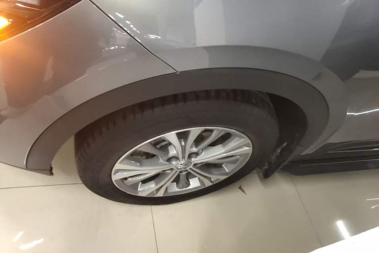 Used Buick Envision 2021 Encore Plus 652T Five-Seat All-Wheel-Drive Luxury Model Left Front Wheel Hub