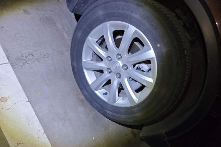 Used Buick Envision 2021 532T Two-Wheel-Drive Luxury Version Right Front Wheel Hub