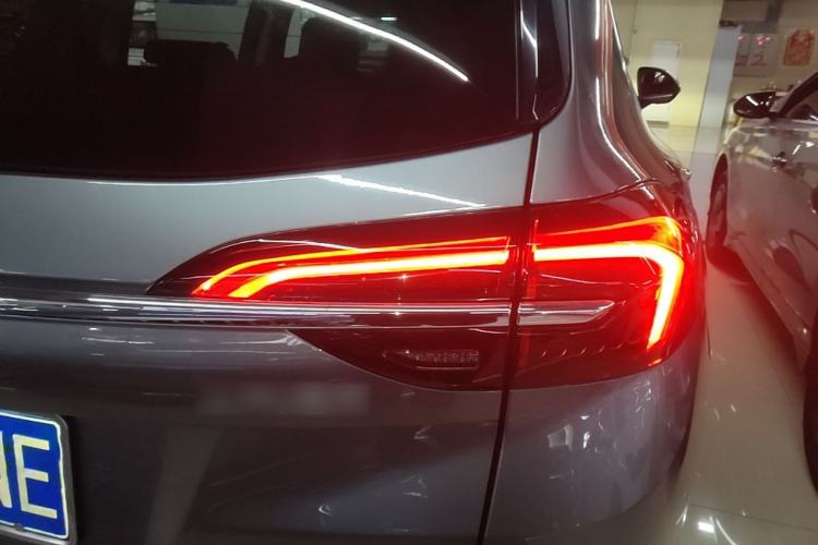 Used Buick Envision 2021 Encore Plus 652T Five-Seat All-Wheel-Drive Luxury Model Right Rear Taillight