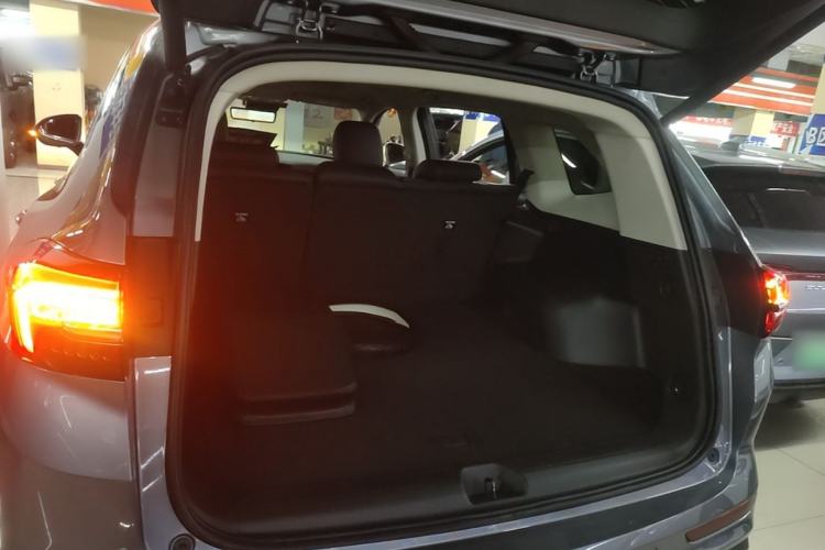 Used Buick Envision 2021 Encore Plus 652T Five-Seat All-Wheel-Drive Luxury Model Trunk