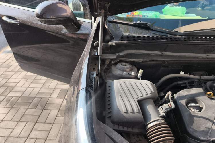 Used Buick Envision 2021 532T Two-Wheel-Drive Elite Version Engine Bay Right