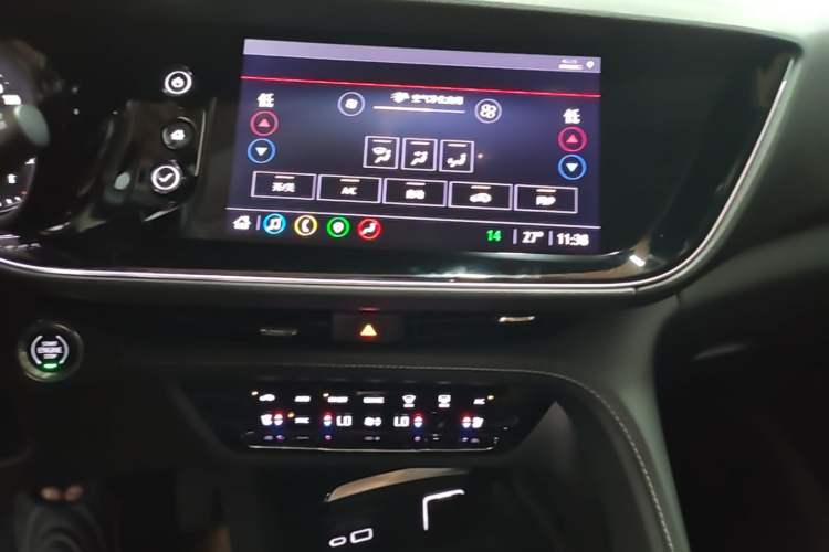 Used Buick Envision 2021 Encore Plus Avenir Aivia 7-Seater Edition Audio And AC Panel