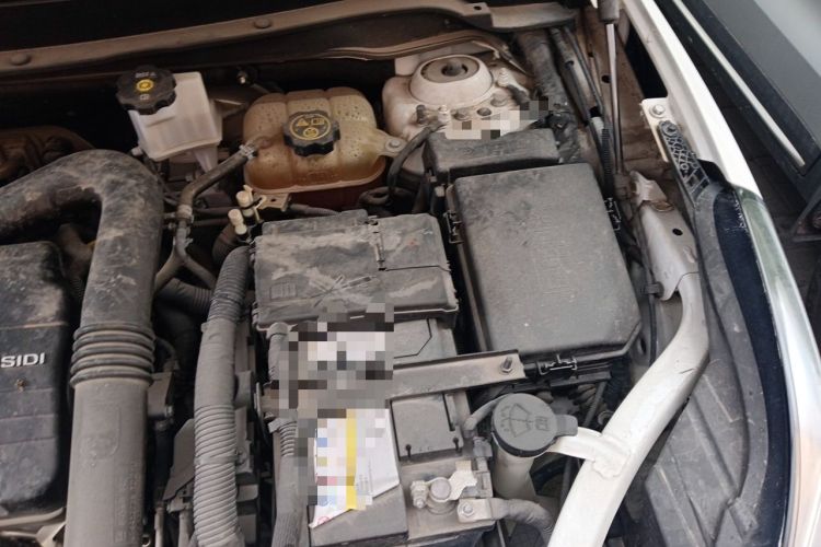 Used Buick Envision 2021 532T Two-Wheel-Drive Elite Version Engine Bay Left