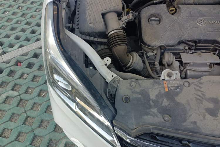 Used Buick Envision 2021 532T Two-Wheel-Drive Luxury Version Engine Bay Right