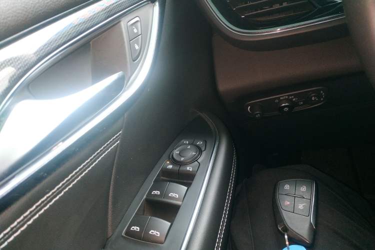Used Buick Envision 2021 Encore Plus 652T Five-Seat Luxury Model Interior 1