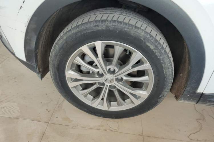 Used Buick Envision 2021 Encore Plus 652T Five-Seat Luxury Model Left Front Wheel Hub