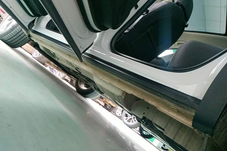 Used Buick Envision 2021 Encore Plus 652T Five-Seat Luxury Model Left Side Sill