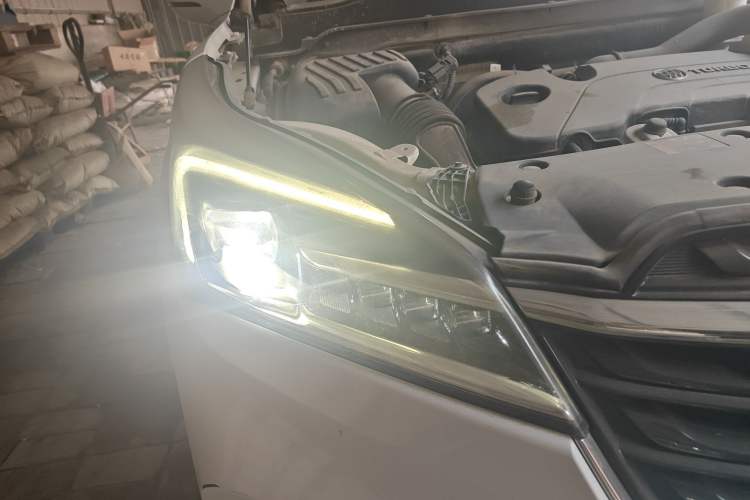 Used Buick Envision 2021 532T Two-Wheel-Drive Luxury Version Right Front Headlight