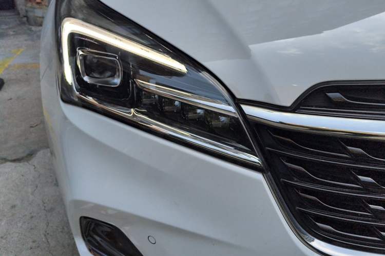 Used Buick Envision 2021 532T Two-Wheel-Drive Luxury Version Right Front Headlight