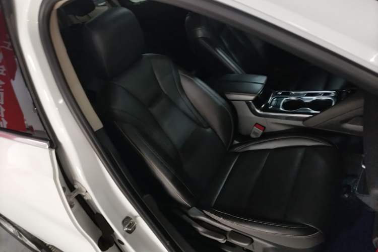 Used Buick Envision 2021 Encore Plus 652T 7-Seat Luxury Model Right Front Seat