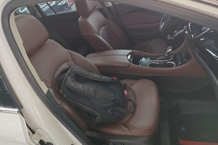 Used Buick Envision 2021 532T Two-Wheel-Drive Luxury Version Right Front Seat