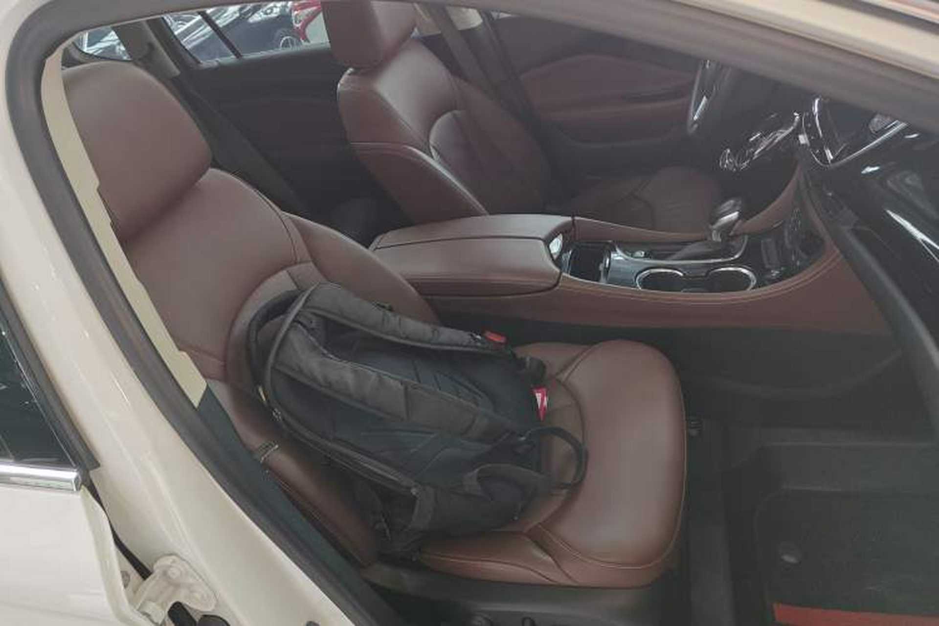 Used Buick Envision 2021 532T Two-Wheel-Drive Luxury Version Right Front Seat