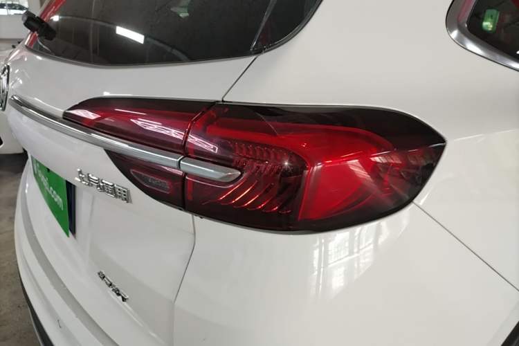 Used Buick Envision 2021 Encore Plus 652T 7-Seat Luxury Model Right Rear Taillight