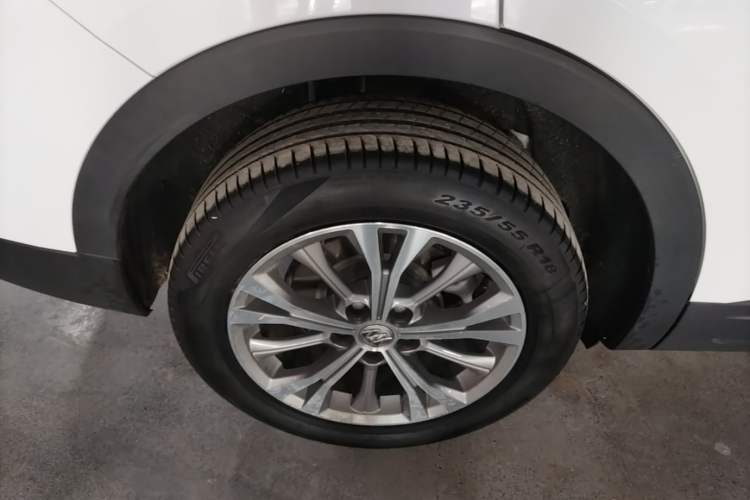 Used Buick Envision 2021 Encore Plus 652T 7-Seat Luxury Model Right Rear Wheel Hub