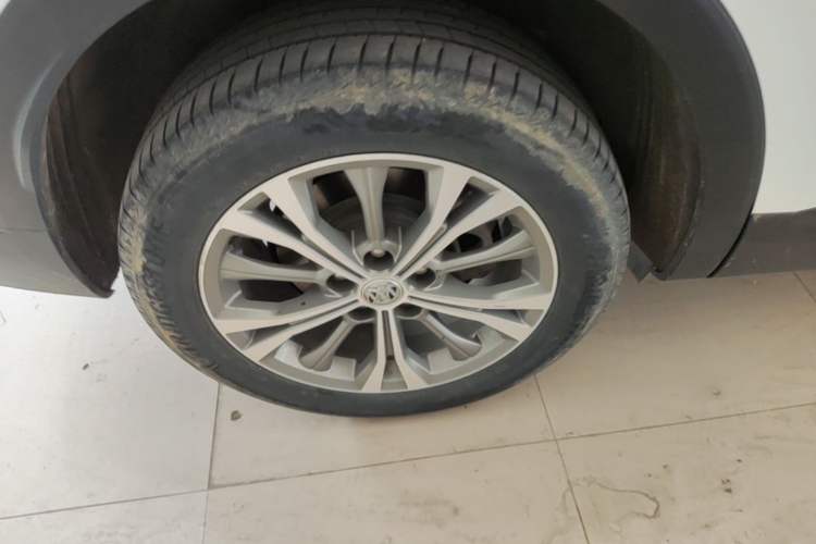 Used Buick Envision 2021 Encore Plus 652T Five-Seat Luxury Model Right Rear Wheel Hub