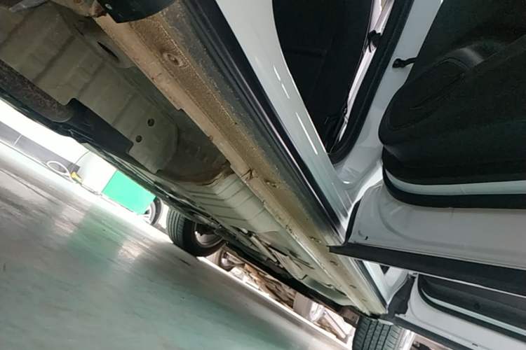 Used Buick Envision 2021 Encore Plus 652T Five-Seat Luxury Model Right Side Sill
