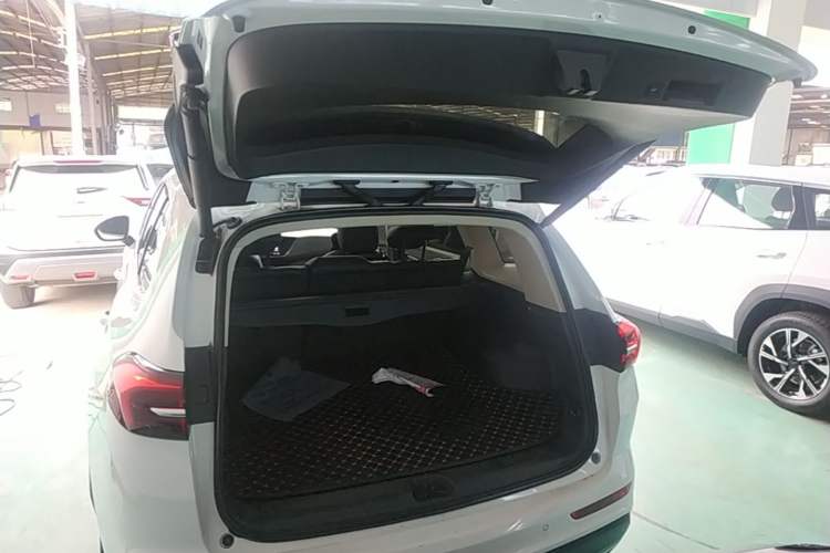 Used Buick Envision 2021 Encore Plus 652T Five-Seat Luxury Model Trunk