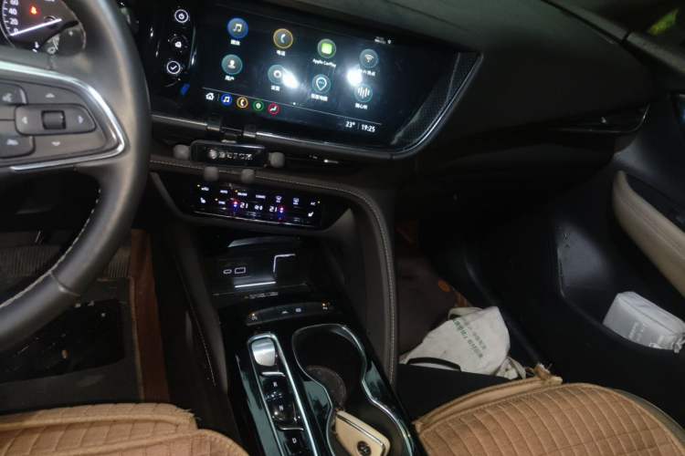 Used Buick Envision 2022 Encore Plus 652T Five-Seat Luxury Model Audio And AC Panel