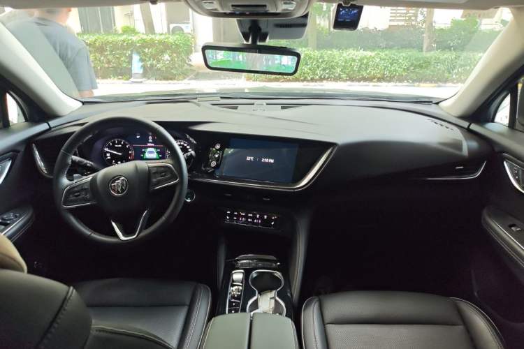 Used Buick Envision 2022 Encore Plus 652T Five-Seat Luxury Model Center Console