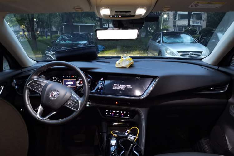 Used Buick Envision 2022 Encore Plus 652T Five-Seat Luxury Model Center Console