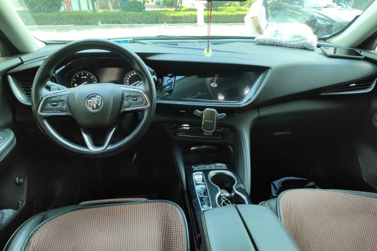 Used Buick Envision 2022 Encore Plus 652T Five-Seat Luxury Model Center Console