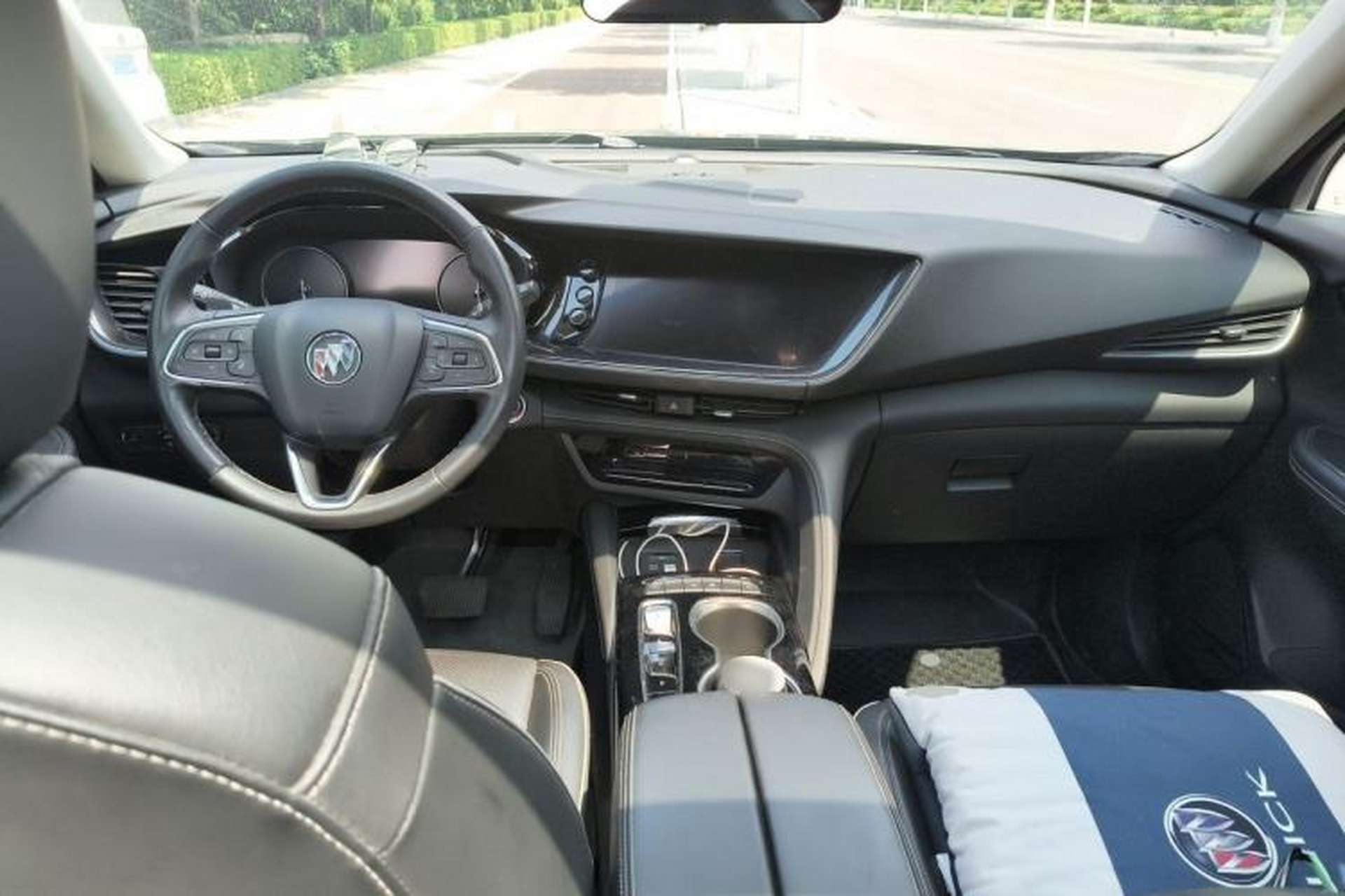 Used Buick Envision 2022 Encore Plus 652T Five-Seat Luxury Model Center Console