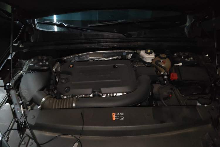 Used Buick Envision 2022 Encore Plus 652T Five-Seat All-Wheel-Drive Luxury Model Engine Bay