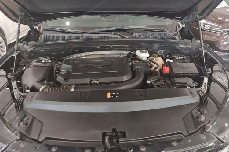 Used Buick Envision 2022 Encore Plus 652T Five-Seat Luxury Model Engine Bay