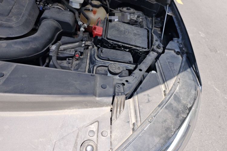 Used Buick Envision 2022 Encore Plus 652T Five-Seat Luxury Model Engine Bay Left