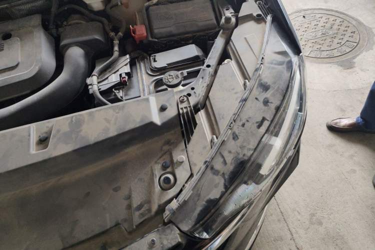 Used Buick Envision 2022 Encore Plus 652T Five-Seat Luxury Model Engine Bay Left